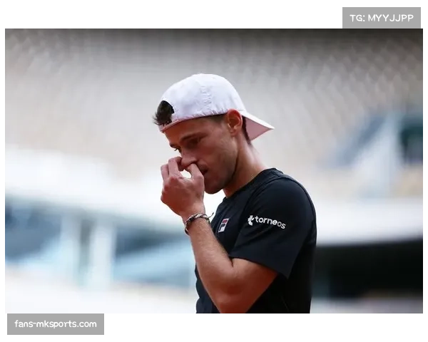 荷兰门将德科宁发挥失常 决赛压力影响表现